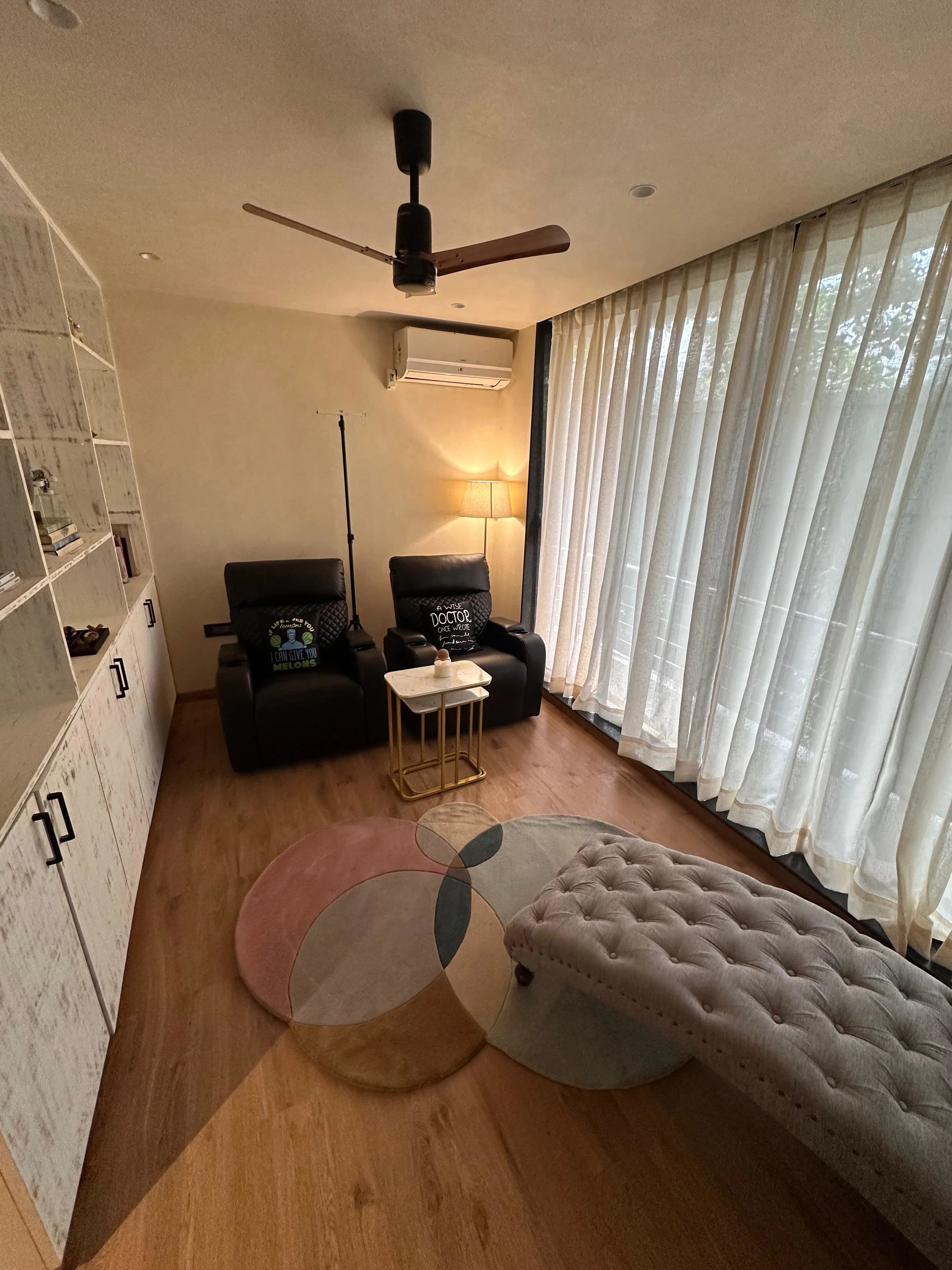 The Sculptique Wellness Lounge — a calm, inviting space for IV drips and non-surgical treatments in Mumbai